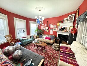 16 Fisher Ave, Unit 2 in Boston, MA - Foto de edificio - Building Photo