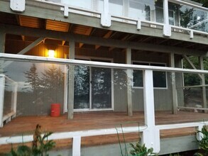 8609 Warren Dr NW, Unit Lower in Gig Harbor, WA - Building Photo - Building Photo