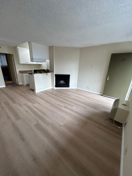 18550 Prairie St in Los Angeles, CA - Building Photo