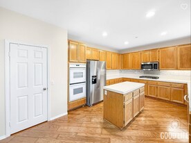 1872 Autumn Ln in Vista, CA - Building Photo