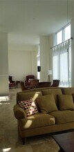 9066 NW 73rd St in Miami, FL - Foto de edificio - Building Photo