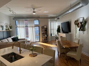 936 W Madison St in Chicago, IL - Foto de edificio - Building Photo