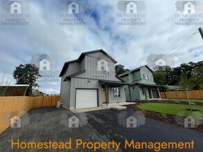 1190 SW Oakdale Ave in Dallas, OR - Building Photo - Building Photo