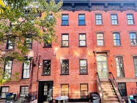 221 Pavonia Ave in Jersey City, NJ - Building Photo