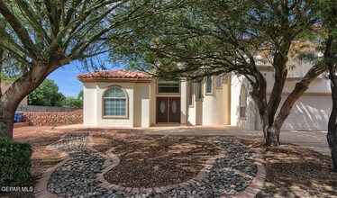 6030 Laguna Vista Dr in El Paso, TX - Building Photo - Building Photo