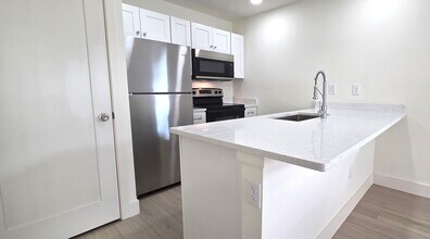 925 13th Ave S, Unit 925 in St. Petersburg, FL - Building Photo - Building Photo