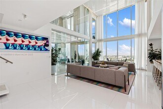 1040 Biscayne Blvd, Unit 4207 in Miami, FL - Building Photo - Building Photo