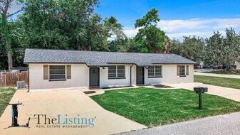 1521 Swordbill Dr in Holiday, FL - Building Photo