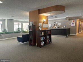 2500 N Van Dorn St in Alexandria, VA - Building Photo - Building Photo