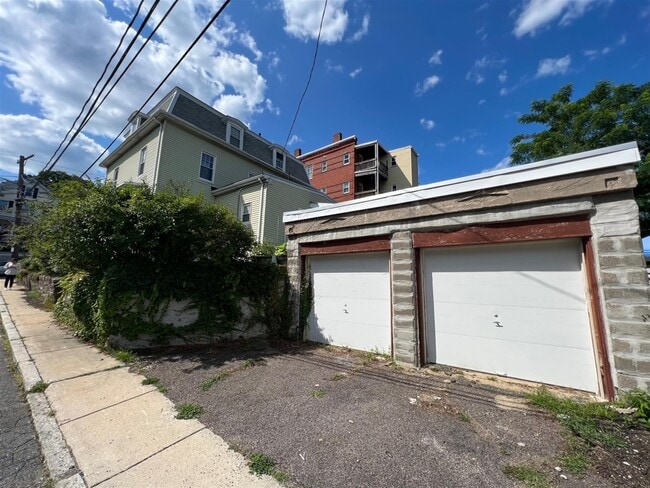 31 Laurel St in Somerville, MA - Building Photo - Building Photo