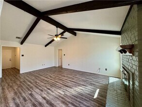 209 Travis Ln in Hewitt, TX - Building Photo - Building Photo