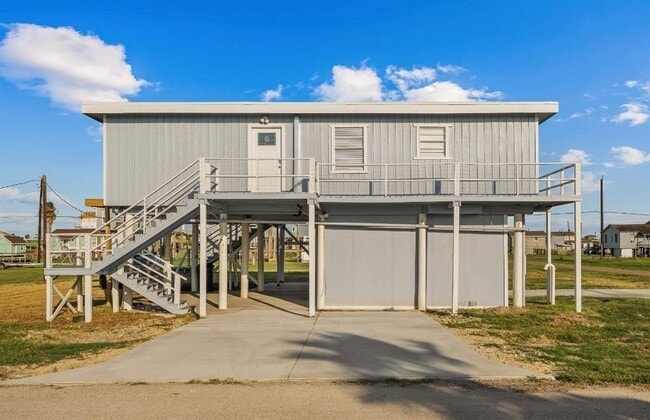1019 Treaty Dr in Freeport, TX - Building Photo - Building Photo