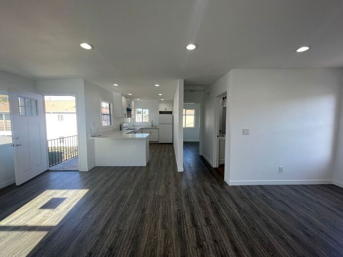 2462 Chestnut Ave in Long Beach, CA - Building Photo