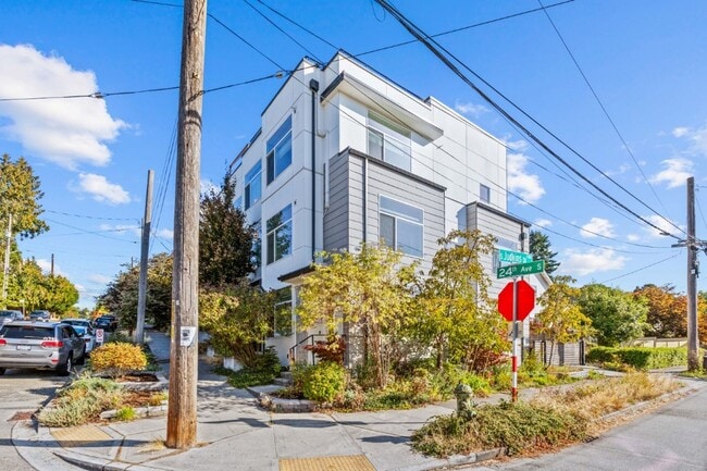 1128 24th Ave S in Seattle, WA - Foto de edificio - Building Photo