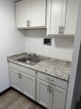 Clarence House in Lakewood, OH - Building Photo - Building Photo
