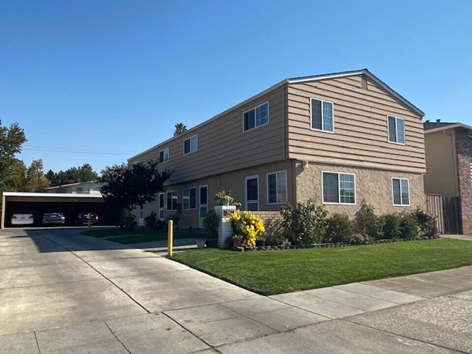 754 Teresi Ct in San Jose, CA - Building Photo