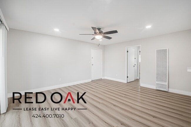 property at 821 N Wilcox Ave