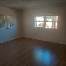 5409 NW 27th St in Lauderhill, FL - Building Photo - Building Photo