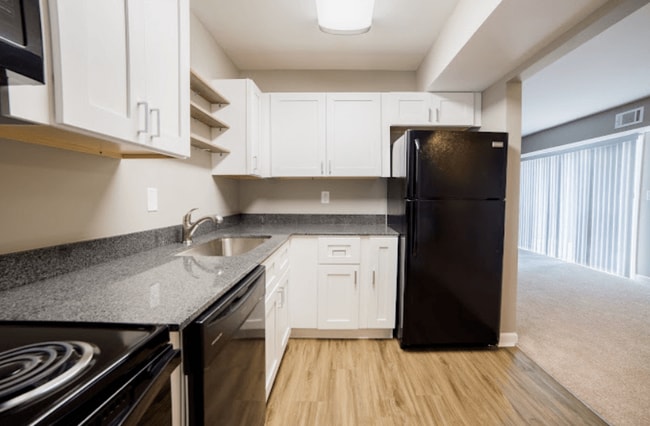 7 Pointe Apartments in Indianapolis, IN - Building Photo - Building Photo