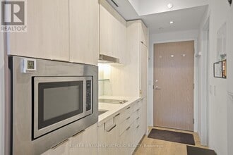 215-1215 Queen St W in Toronto, ON - Building Photo - Building Photo
