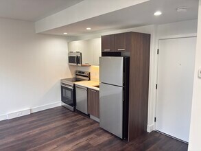 1555 W Hollywood Ave, Unit 313 in Chicago, IL - Building Photo - Building Photo