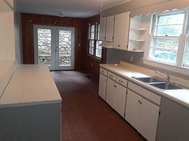 1011 Michael Ln in Anniston, AL - Building Photo - Building Photo