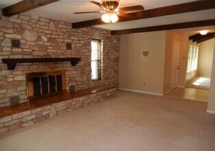 106 Suttles Ave in San Marcos, TX - Building Photo - Building Photo