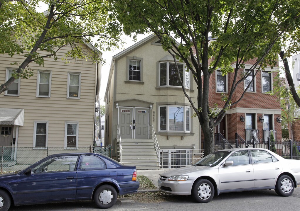 2417 Greenview Ave in Chicago, IL - Building Photo