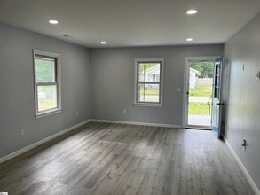 107 Bennett St in Greer, SC - Building Photo - Building Photo