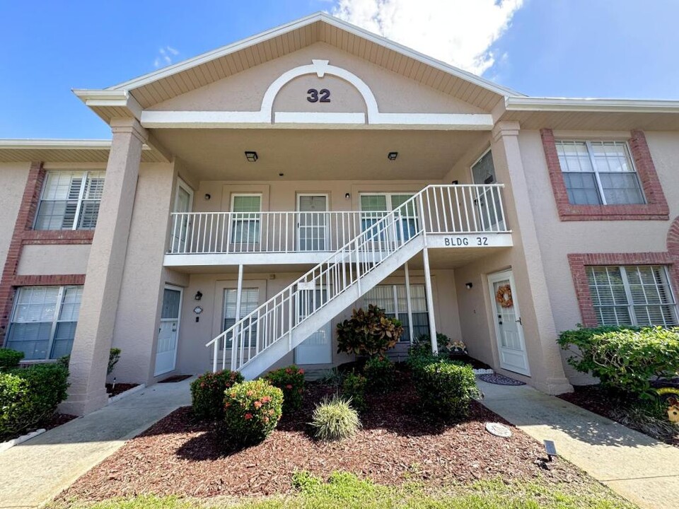 6532 Spring Flower Dr in New Port Richey, FL - Foto de edificio