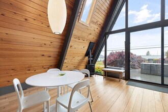 3711 S Shorewood Ave in Greenbank, WA - Building Photo - Building Photo