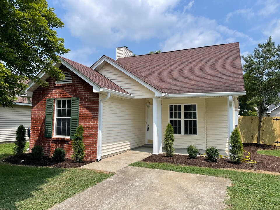 2007 Valley Dr in Goodlettsville, TN - Building Photo