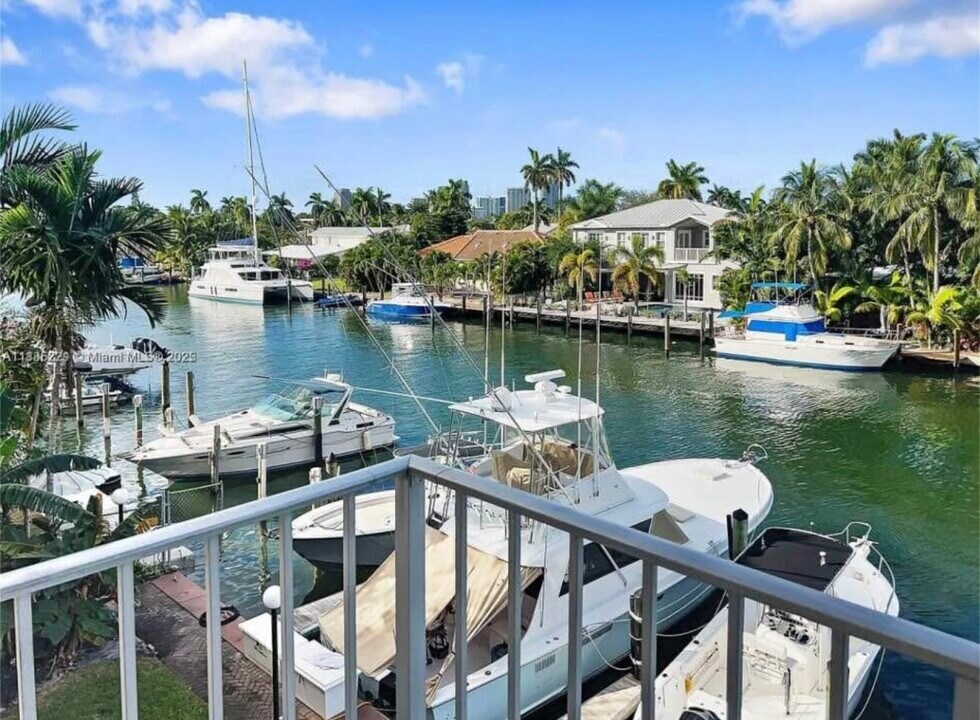 1777 SE 15th St, Unit 121 in Fort Lauderdale, FL - Building Photo