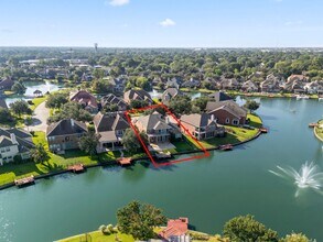 10011 Lakeside Gables Dr in Houston, TX - Building Photo - Building Photo