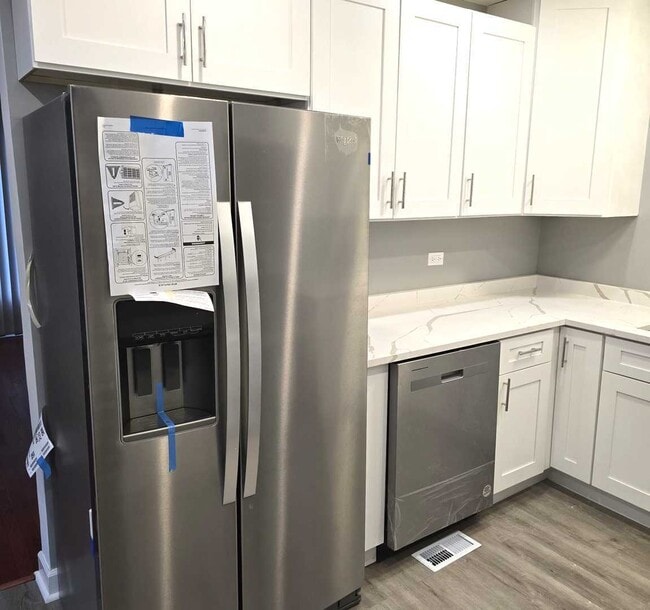 8942 S Cornell Ave in Chicago, IL - Building Photo - Building Photo