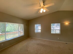 1145 NW Knoxville Blvd in Bend, OR - Building Photo - Building Photo