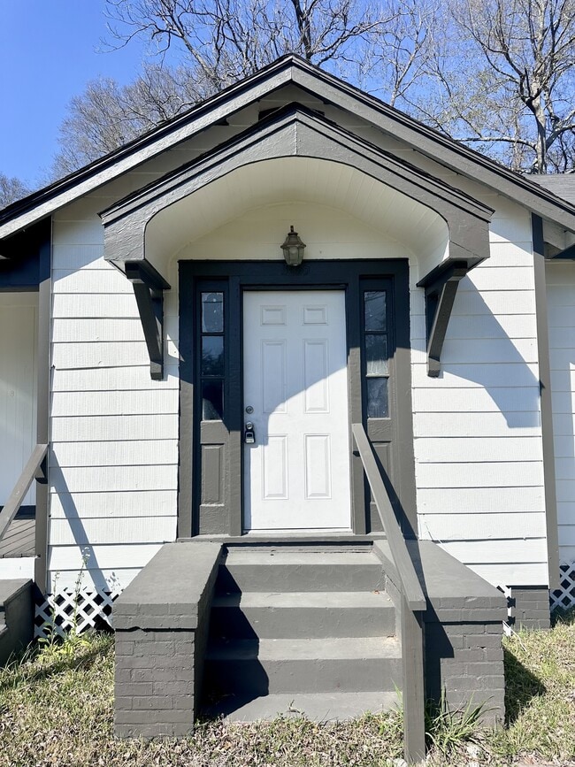 3835 Sherwood St in Baton Rouge, LA - Building Photo - Building Photo