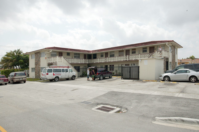 1295 W 2nd Ave in Hialeah, FL - Building Photo - Building Photo