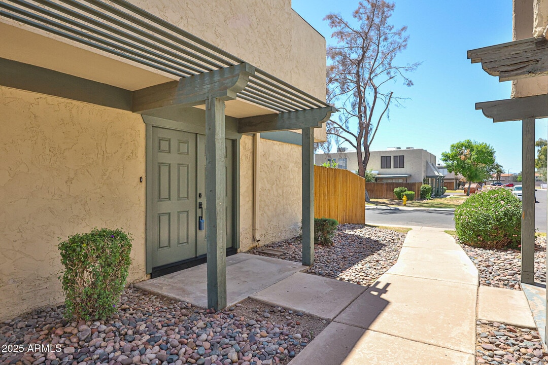 6024 W Golden Ln in Glendale, AZ - Building Photo