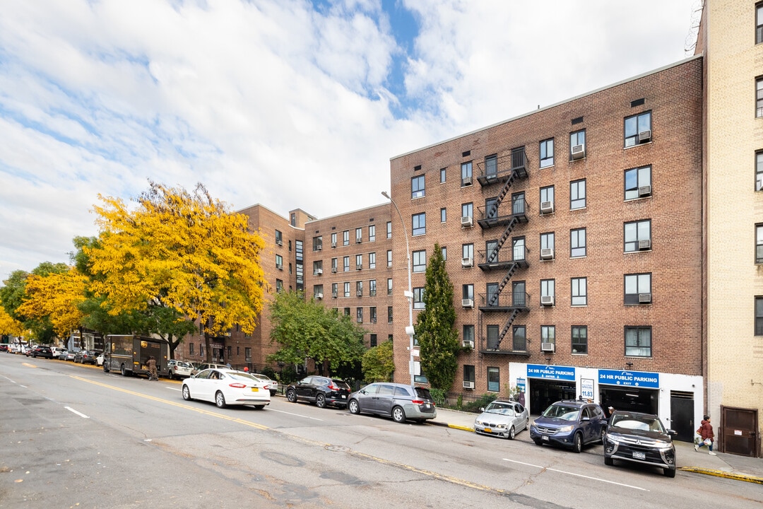 31 Nagle Ave in New York, NY - Foto de edificio