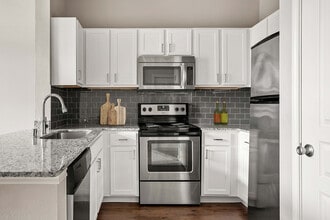 75 West in Dallas, TX - Building Photo - Building Photo