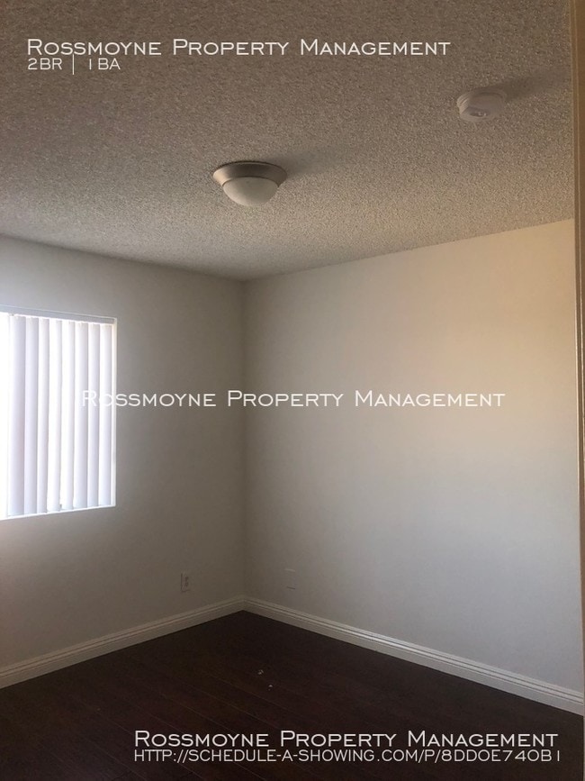 10817 White St-Unit -102 in Los Angeles, CA - Building Photo - Building Photo