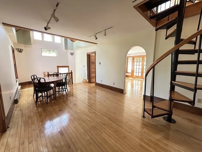 13 Circuit Ave E, Unit 2