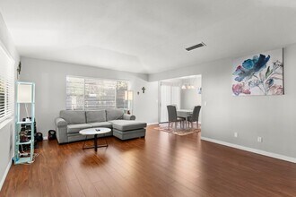 735 Apple Tree Ct in Henderson, NV - Building Photo - Building Photo