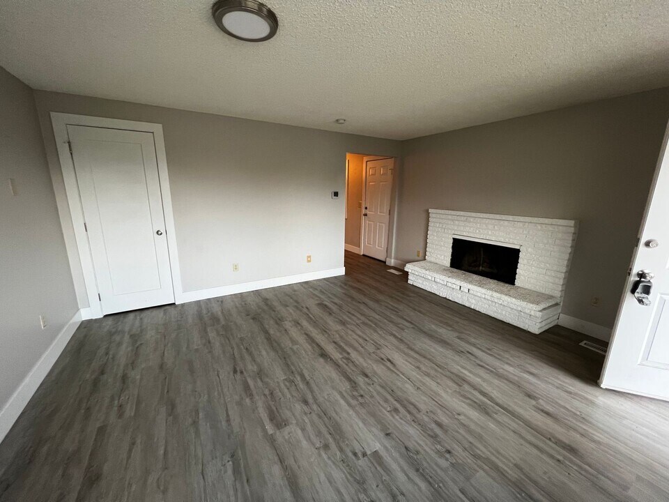6127 N Standard St in Spokane, WA - Building Photo