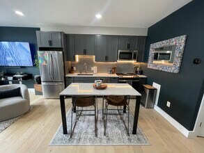1028 Bladensburg Rd NE, Unit 35 in Washington, DC - Foto de edificio - Building Photo