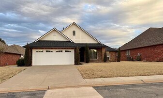16616 Moorgate Ln in Edmond, OK - Building Photo