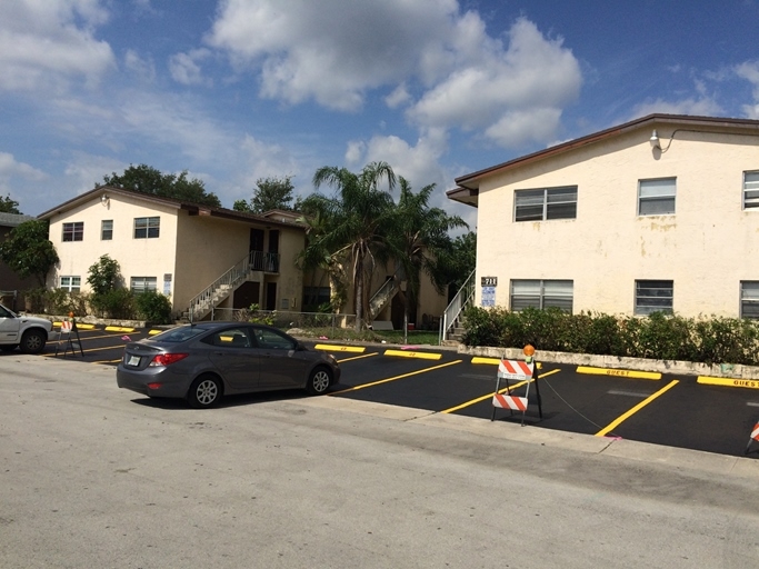 3711 SW 60th Ave in Davie, FL - Building Photo