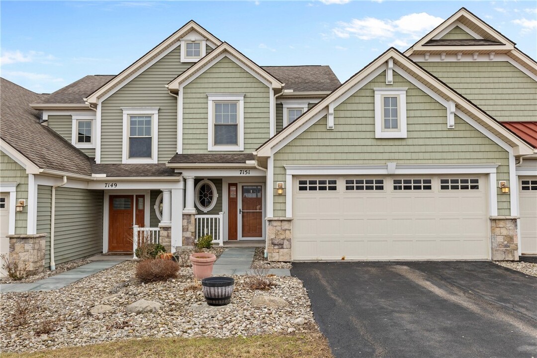 7151 Challenger Cir in Victor, NY - Building Photo