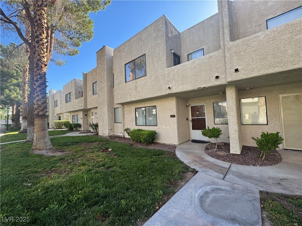 2647 Jacyra Ave in Las Vegas, NV - Building Photo